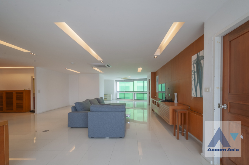 Pet friendly condominium for rent in Sukhumvit, Bangkok Code AA17711