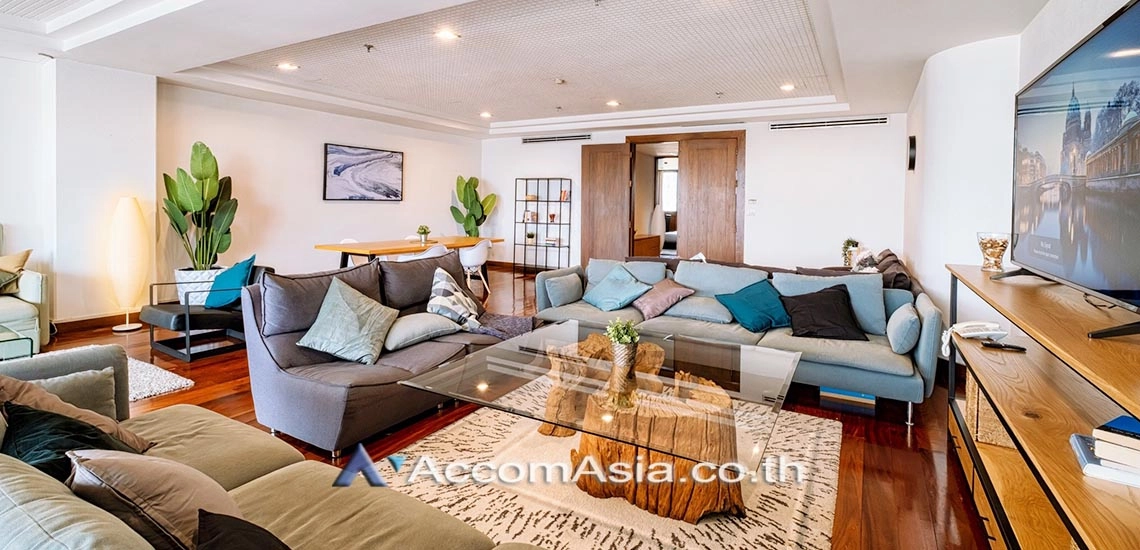 Pet friendly |  3 Bedrooms  Condominium For Rent in Ploenchit, Bangkok  near BTS Ploenchit - MRT Lumphini (AA17823)