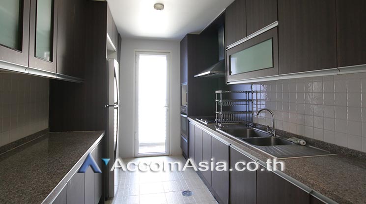  3 Bedrooms  Condominium For Rent in Sukhumvit, Bangkok  near BTS Ekkamai (AA17832)