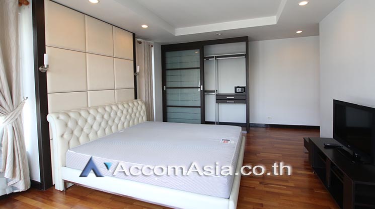  3 Bedrooms  Condominium For Rent in Sukhumvit, Bangkok  near BTS Ekkamai (AA17832)