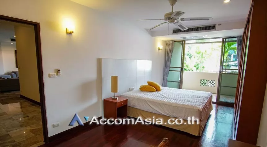  3 Bedrooms  Apartment For Rent in Sukhumvit, Bangkok  near BTS Phrom Phong (AA17856)