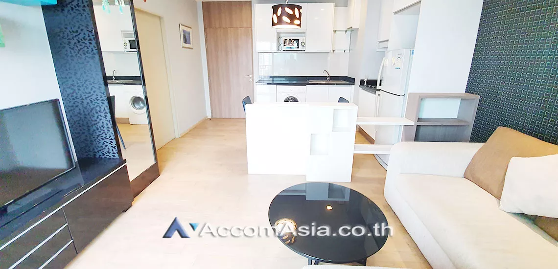  1 Bedroom  Condominium For Rent in Sukhumvit, Bangkok  near BTS Ekkamai (AA17867)