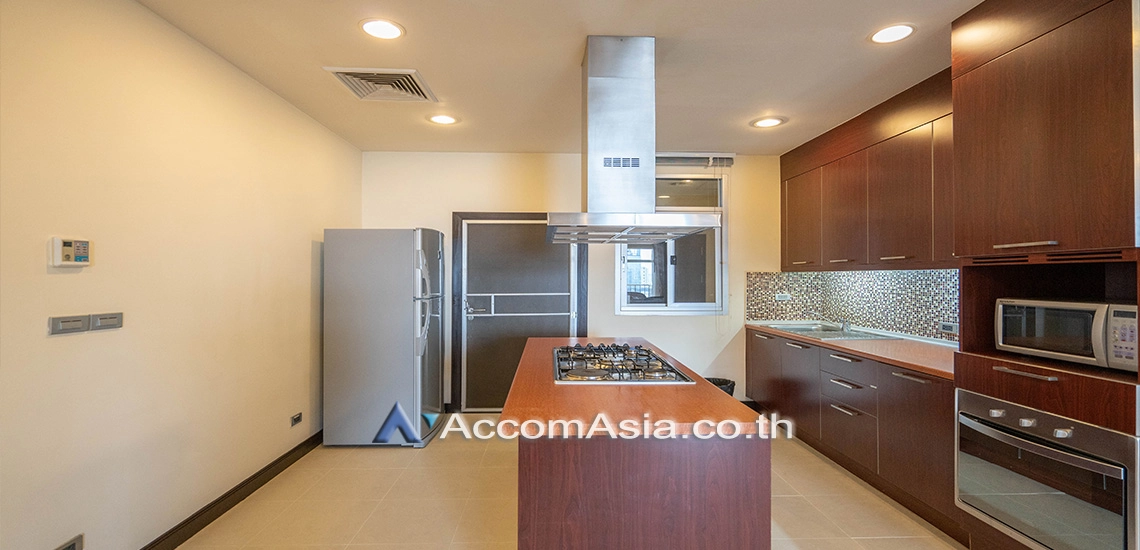 Pet friendly |  2 Bedrooms  Apartment For Rent in Sukhumvit, Bangkok  near BTS Asok - MRT Sukhumvit (AA17906)