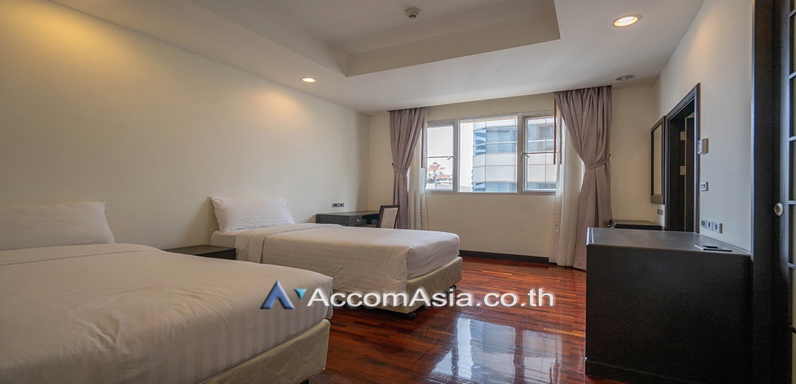 Pet friendly |  2 Bedrooms  Apartment For Rent in Sukhumvit, Bangkok  near BTS Asok - MRT Sukhumvit (AA17906)