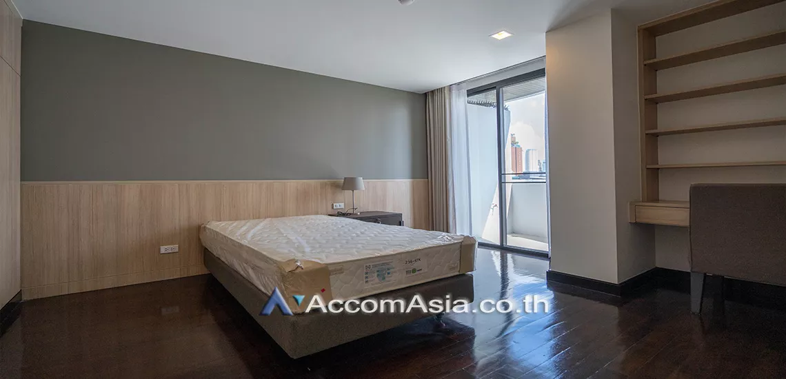  2 Bedrooms  Apartment For Rent in Sukhumvit, Bangkok  near BTS Phrom Phong (AA17967)