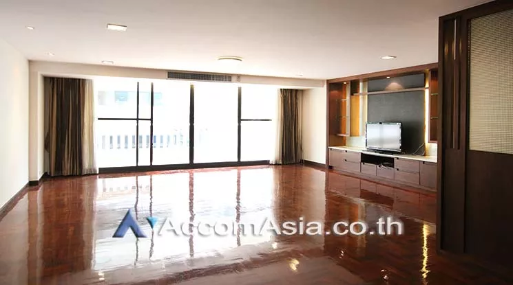  4 Bedrooms  Apartment For Rent in Sukhumvit, Bangkok  near BTS Phrom Phong (AA17975)