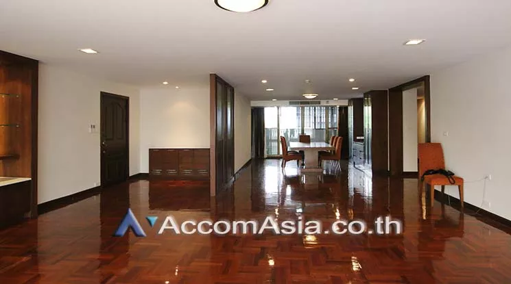  4 Bedrooms  Apartment For Rent in Sukhumvit, Bangkok  near BTS Phrom Phong (AA17975)