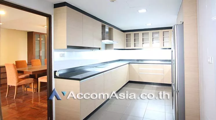  4 Bedrooms  Apartment For Rent in Sukhumvit, Bangkok  near BTS Phrom Phong (AA17975)