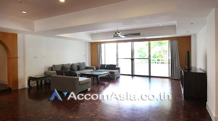  3 Bedrooms  Apartment For Rent in Sukhumvit, Bangkok  near BTS Phrom Phong (AA17976)