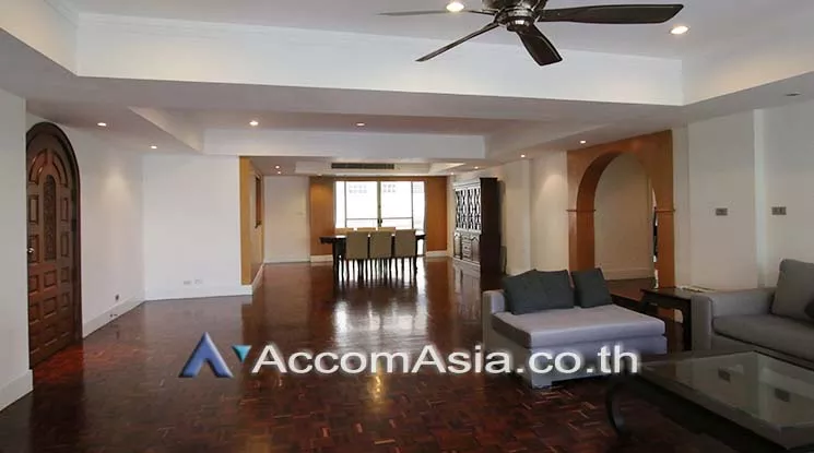  3 Bedrooms  Apartment For Rent in Sukhumvit, Bangkok  near BTS Phrom Phong (AA17976)