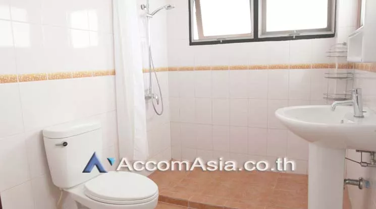  3 Bedrooms  Apartment For Rent in Sukhumvit, Bangkok  near BTS Nana - MRT Sukhumvit (AA17995)