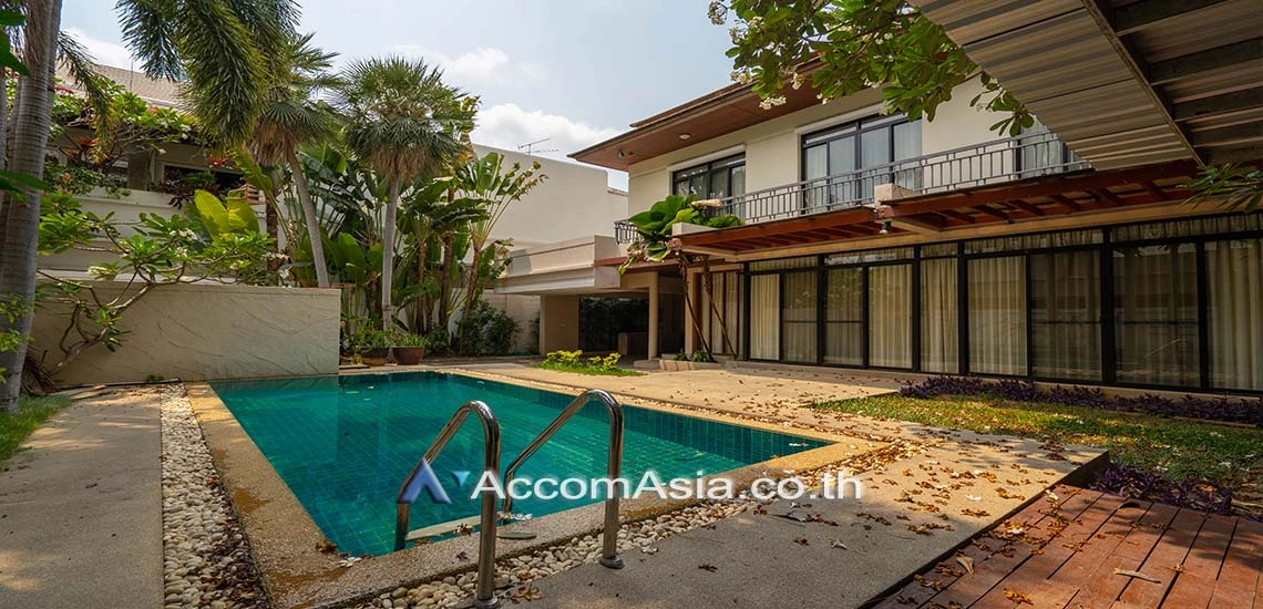 Private Swimming Pool |  3 Bedrooms  House For Rent in Sukhumvit, Bangkok  near BTS Nana (AA18011)