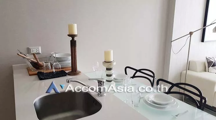  1 Bedroom  Condominium For Rent in Sukhumvit, Bangkok  near BTS Ekkamai (AA18093)