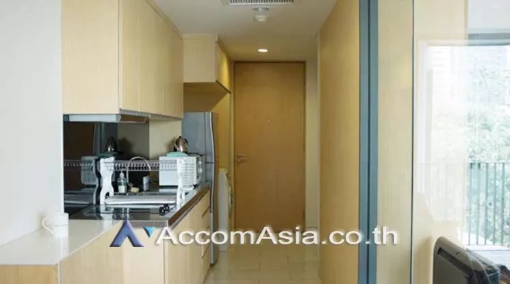  1 Bedroom  Condominium For Sale in Sukhumvit, Bangkok  near BTS Phrom Phong (AA18143)