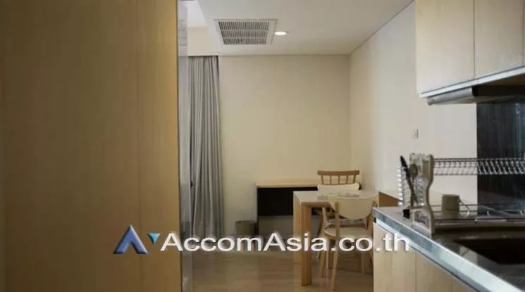  1 Bedroom  Condominium For Sale in Sukhumvit, Bangkok  near BTS Phrom Phong (AA18143)