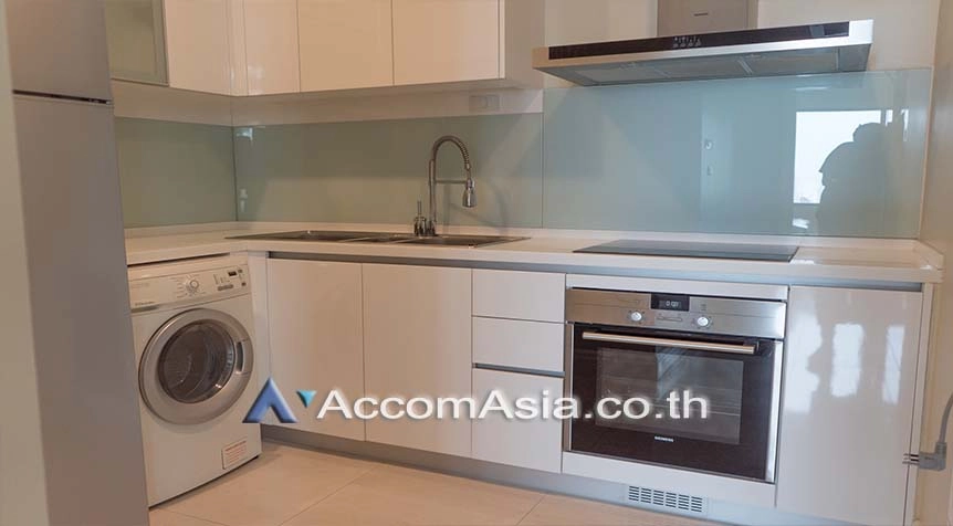  3 Bedrooms  Condominium For Rent in Sukhumvit, Bangkok  near BTS Phrom Phong (AA18185)