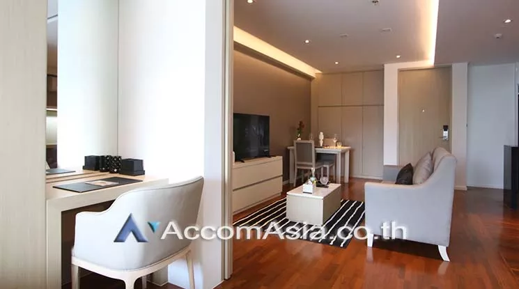  1 Bedroom  Apartment For Rent in Sukhumvit, Bangkok  near BTS Phrom Phong (AA18201)