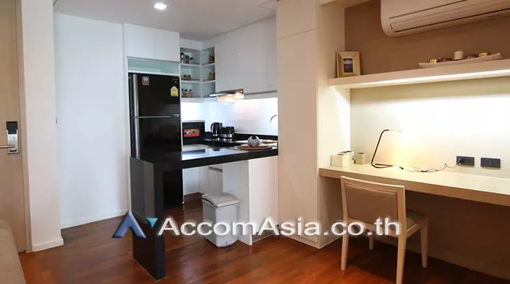  1 Bedroom  Apartment For Rent in Sukhumvit, Bangkok  near BTS Phrom Phong (AA18201)