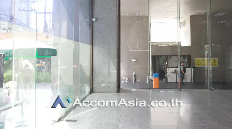  1  Retail / Showroom For Rent in Charoennakorn ,Bangkok BTS Krung Thon Buri at Thai Sri Tower AA18220