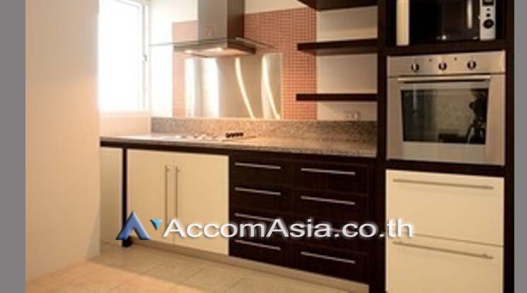  3 Bedrooms  Condominium For Rent in Sukhumvit, Bangkok  near BTS Ekkamai (AA18227)