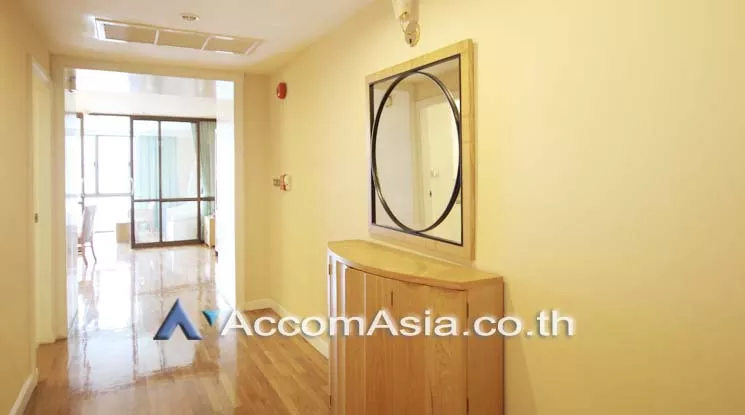  2 Bedrooms  Apartment For Rent in Sukhumvit, Bangkok  near BTS Phrom Phong (AA18314)