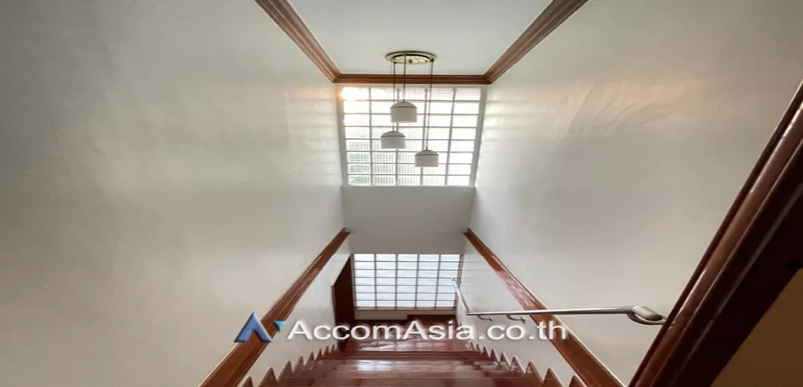 7  3 br House For Rent in Sukhumvit ,Bangkok BTS Nana AA18538