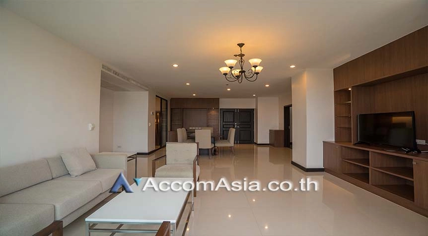  3 Bedrooms  Apartment For Rent in Sukhumvit, Bangkok  near BTS Ekkamai (AA18543)