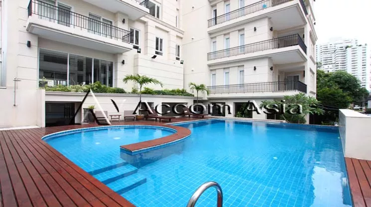  3 Bedrooms  Apartment For Rent in Sukhumvit, Bangkok  near BTS Phrom Phong (AA18552)