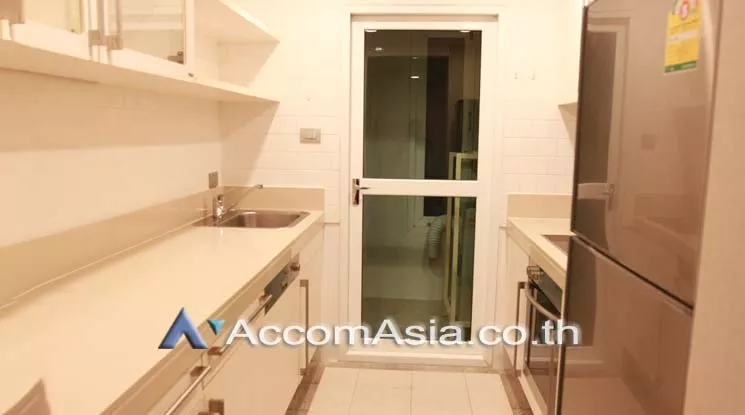  2 Bedrooms  Condominium For Rent in Ploenchit, Bangkok  near BTS Ploenchit (AA18564)