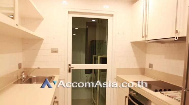  2 Bedrooms  Condominium For Rent in Ploenchit, Bangkok  near BTS Ploenchit (AA18564)