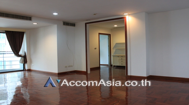  2 Bedrooms  Condominium For Rent in Ploenchit, Bangkok  near BTS Ratchadamri (AA18611)