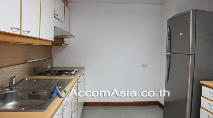  2 Bedrooms  Condominium For Rent in Ploenchit, Bangkok  near BTS Ratchadamri (AA18611)