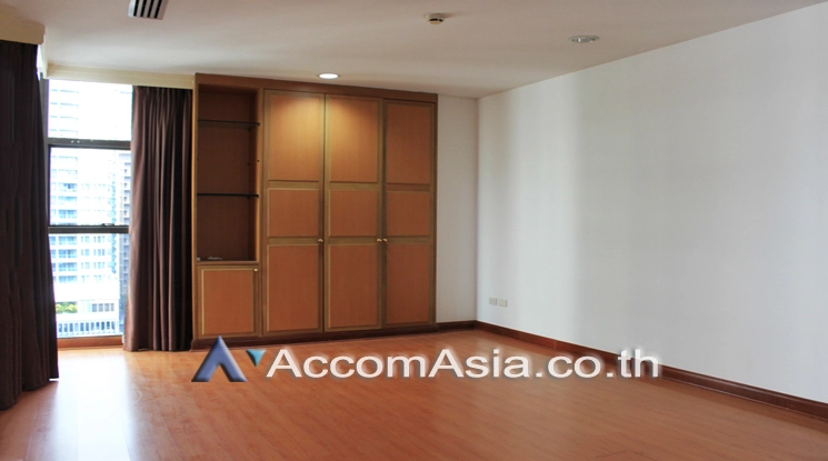  2 Bedrooms  Condominium For Rent in Ploenchit, Bangkok  near BTS Ratchadamri (AA18611)