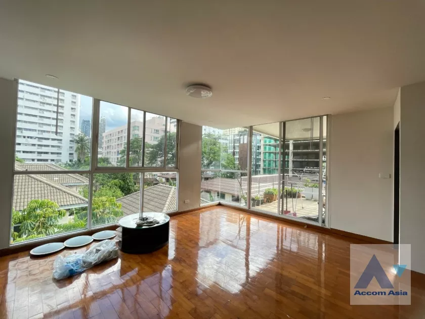  3 Bedrooms  Condominium For Rent in Sukhumvit, Bangkok  near BTS Asok - MRT Sukhumvit (AA18639)