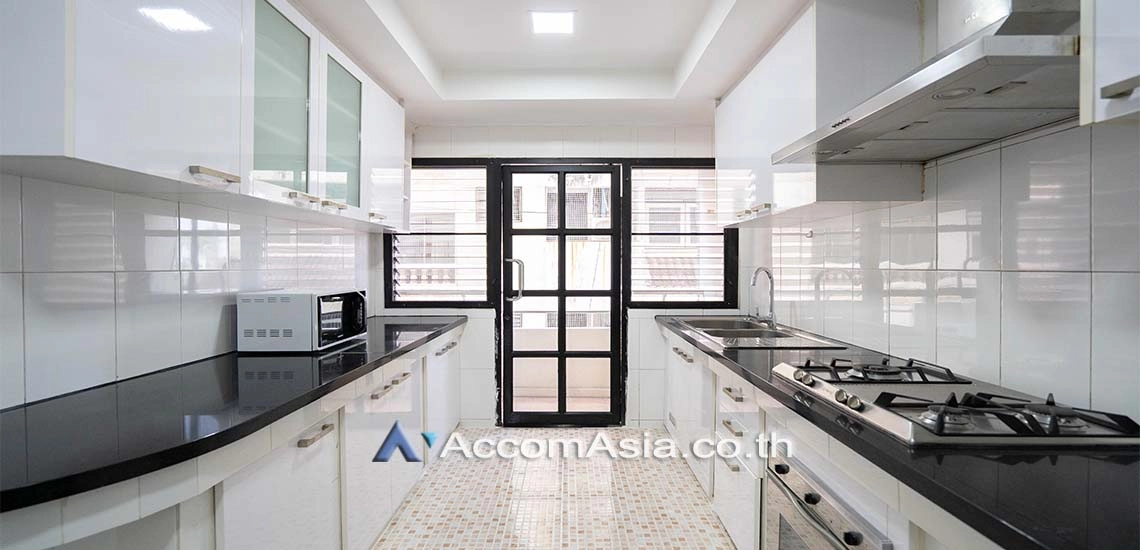 Pet friendly |  3 Bedrooms  Apartment For Rent in Sukhumvit, Bangkok  near BTS Asok - MRT Sukhumvit (AA18693)