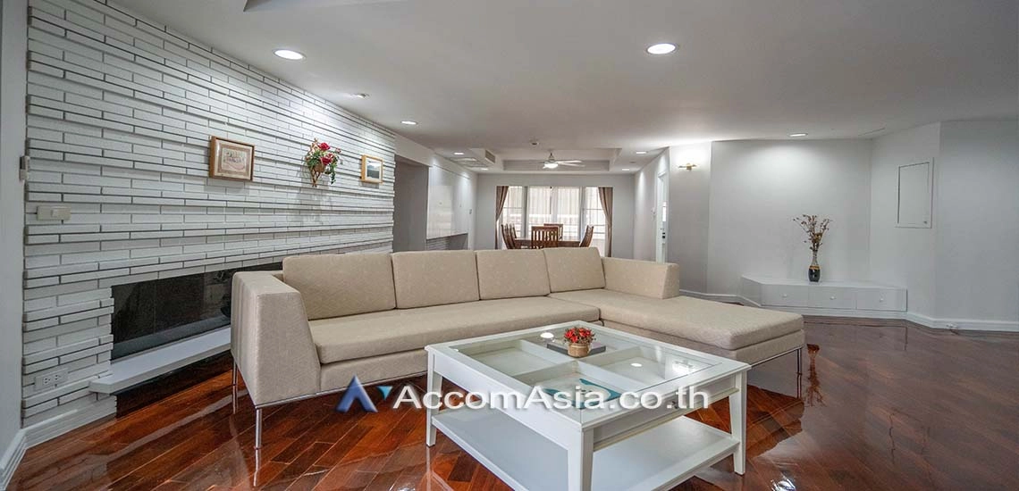 Pet friendly |  3 Bedrooms  Apartment For Rent in Sukhumvit, Bangkok  near BTS Asok - MRT Sukhumvit (AA18693)