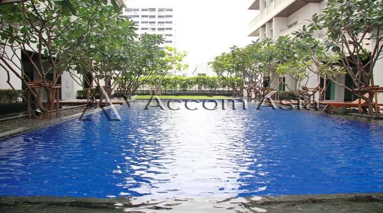  2 Bedrooms  Condominium For Sale in Sukhumvit, Bangkok  near BTS Thong Lo (AA18698)