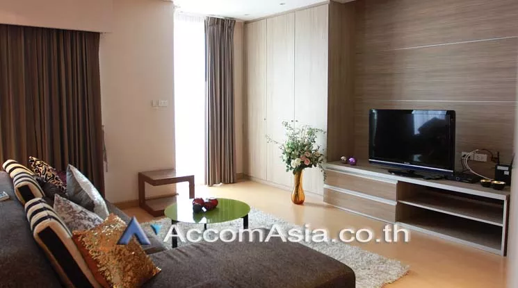  3 Bedrooms  Apartment For Rent in Sukhumvit, Bangkok  near BTS Nana (AA18715)