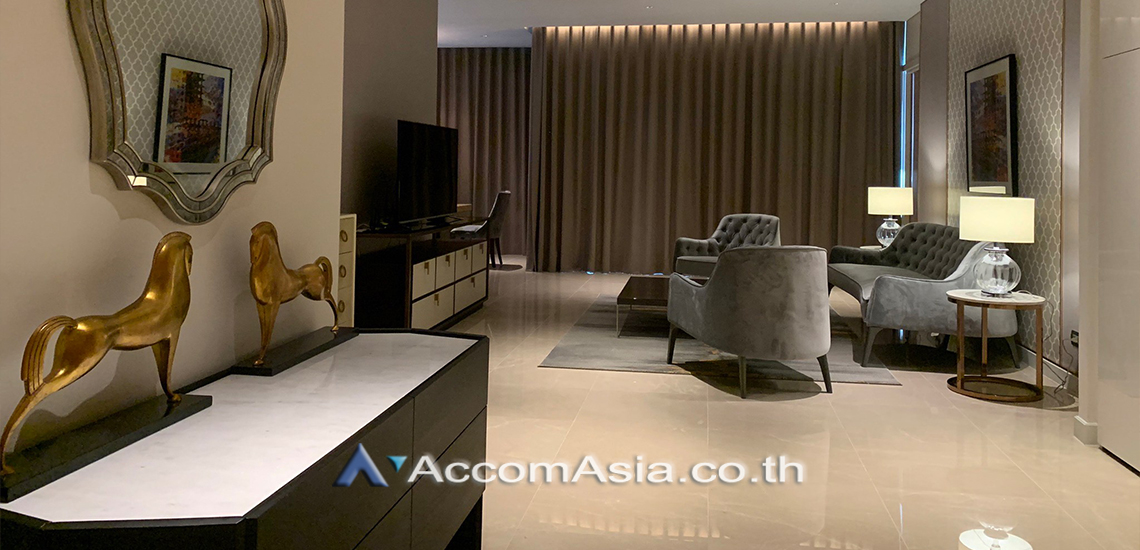  3 Bedrooms  Condominium For Rent in Ploenchit, Bangkok  near BTS Chitlom (AA18819)