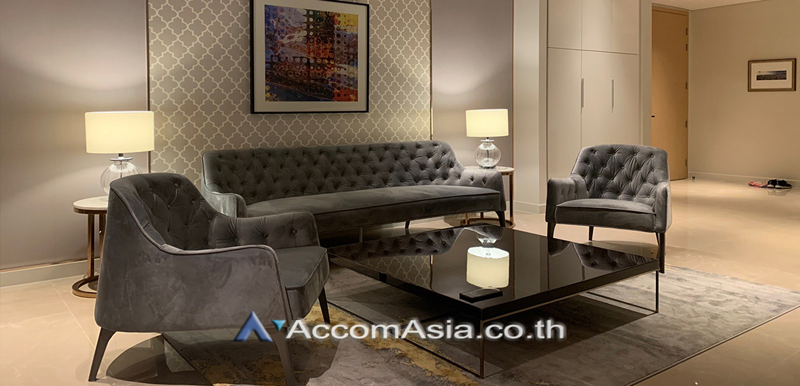  3 Bedrooms  Condominium For Rent in Ploenchit, Bangkok  near BTS Chitlom (AA18819)