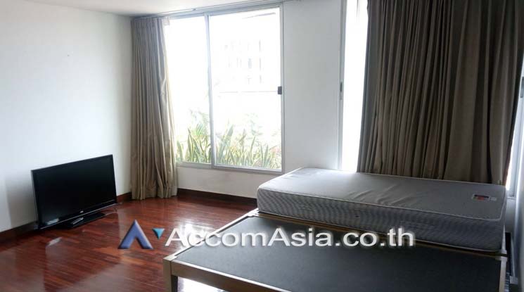 Pet friendly |  3 Bedrooms  Apartment For Rent in Sathorn, Bangkok  near BTS Surasak (AA18849)