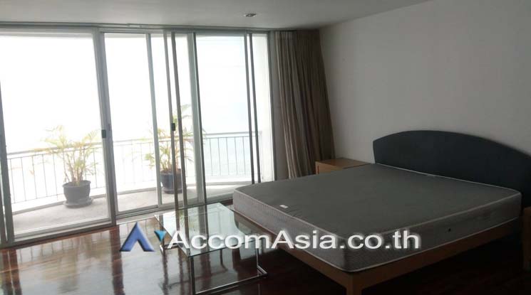 Pet friendly |  3 Bedrooms  Apartment For Rent in Sathorn, Bangkok  near BTS Surasak (AA18849)