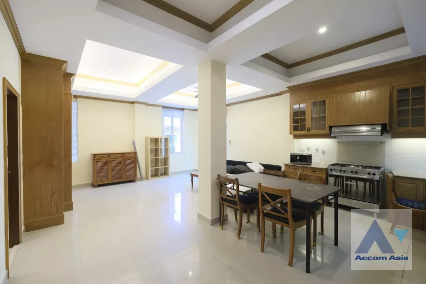 Pet friendly |  3 Bedrooms  Apartment For Rent in Sukhumvit, Bangkok  near BTS Phrom Phong (AA18881)