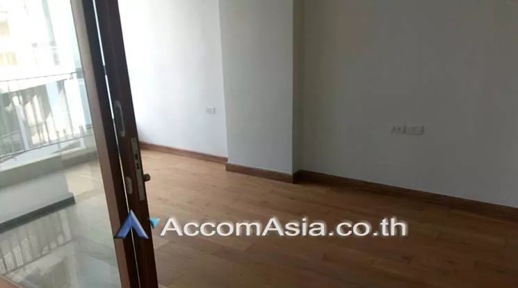  1 Bedroom  Condominium For Sale in Sukhumvit, Bangkok  near BTS Phrom Phong (AA18893)