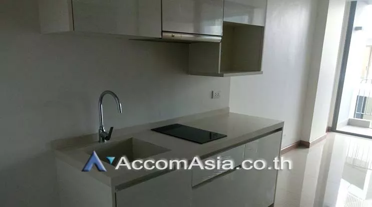  1 Bedroom  Condominium For Sale in Sukhumvit, Bangkok  near BTS Phrom Phong (AA18893)