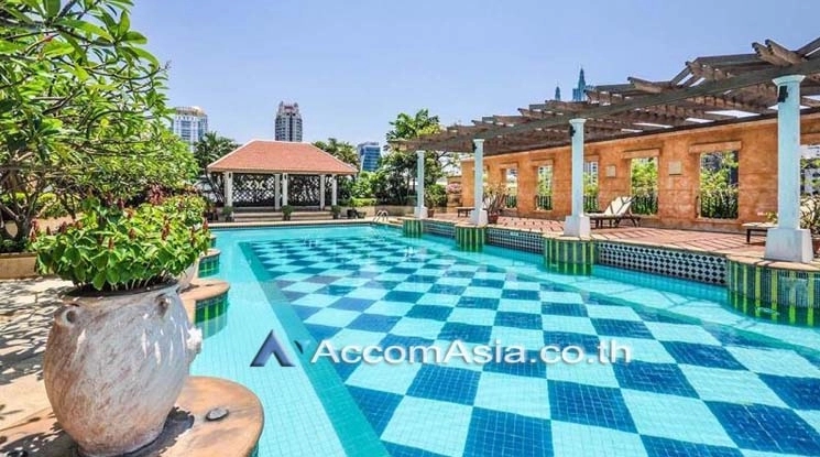  2 Bedrooms  Condominium For Rent in Ploenchit, Bangkok  near BTS Chitlom (AA18905)