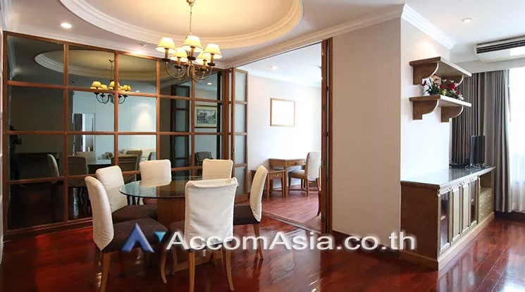  2 Bedrooms  Condominium For Rent in Ploenchit, Bangkok  near BTS Chitlom (AA18911)