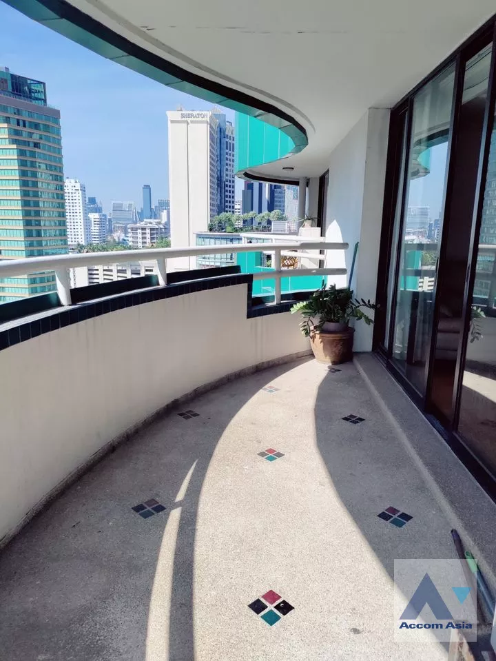 Pet friendly |  2 Bedrooms  Condominium For Rent in Sukhumvit, Bangkok  near BTS Asok - MRT Sukhumvit (AA18914)