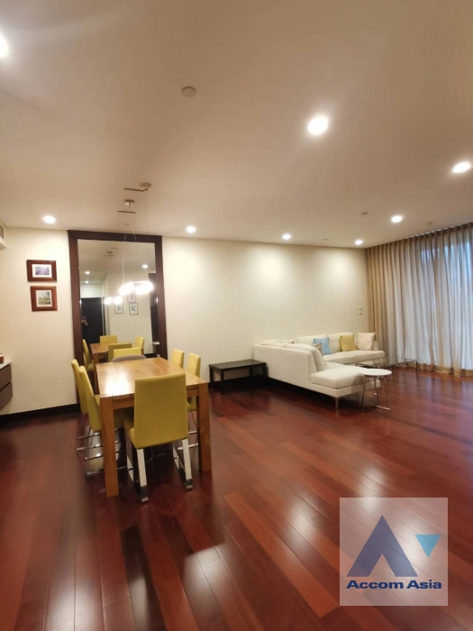  2 Bedrooms  Condominium For Rent in Ploenchit, Bangkok  near BTS Chitlom (AA18978)