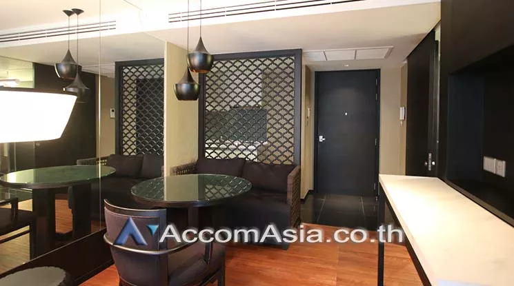  1 Bedroom  Condominium For Sale in Ploenchit, Bangkok  near BTS Ratchadamri (AA18983)